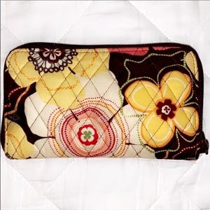 Vera Bradley Wallet 🌼 love this pattern!
